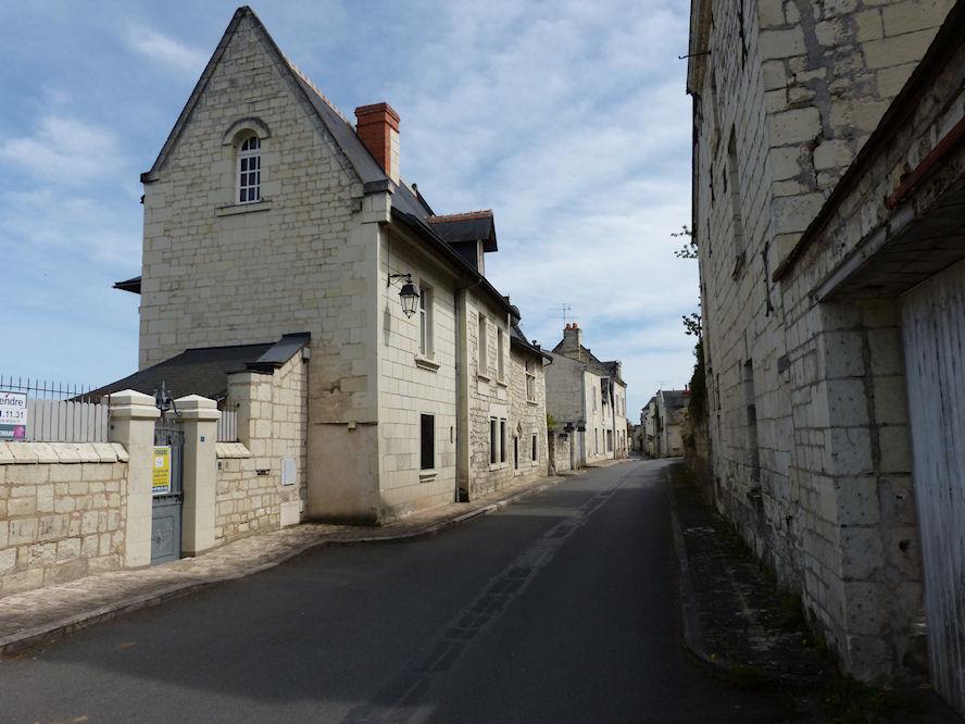 N0by An Der Loire Von Burgen Schlossern Brennenden Balken Und