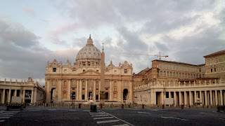 Praca Sao Pedro - Museus Vaticanos antes da abertura ao público