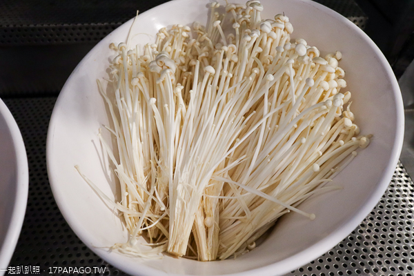 清食堂養生蔬食百匯|台中南區素食吃到飽只要250元|懷舊風用餐區 清食堂養生蔬食百匯|台中南區素食吃到飽只要250元|懷舊風用餐區