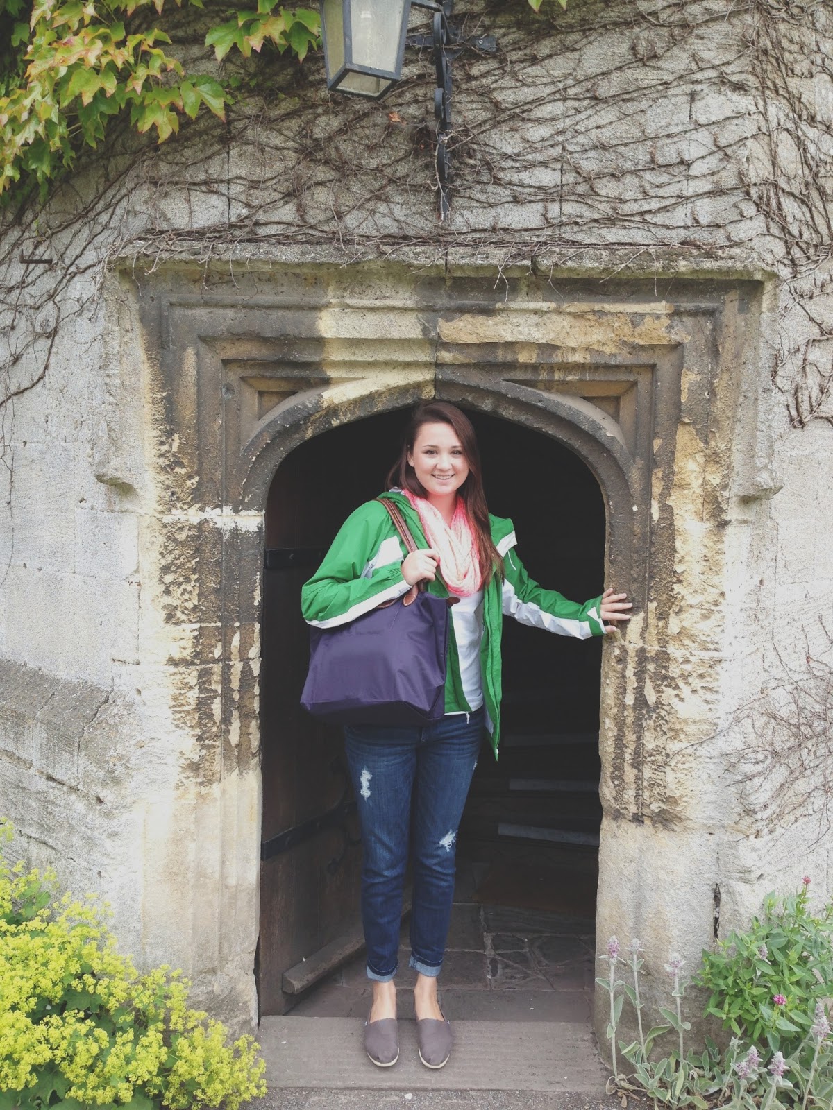 Katie Snyder : My Stay in the [HAUNTED] Thornbury Castle