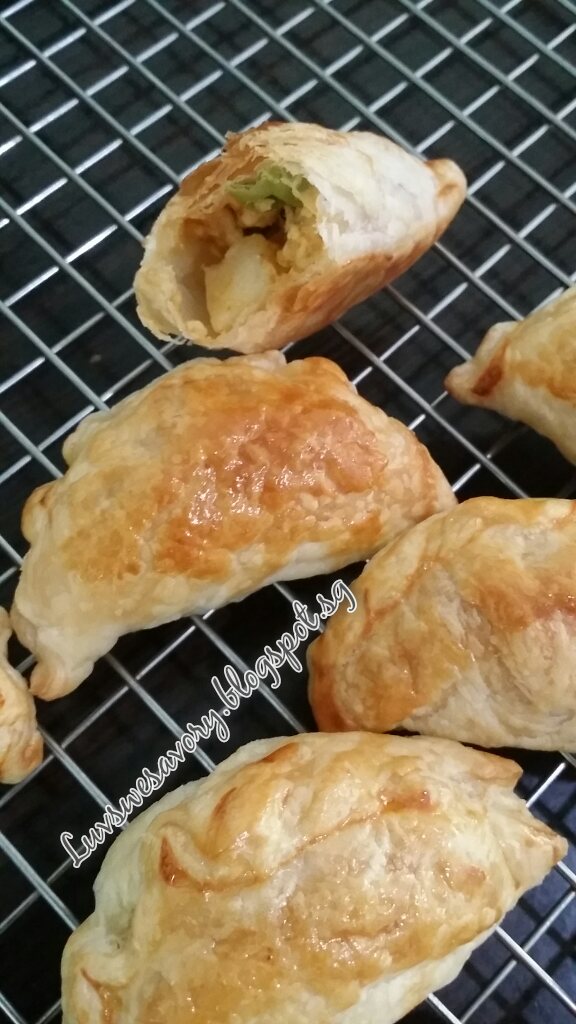 Luvswesavory Baked Mini Chicken Curry Puffs