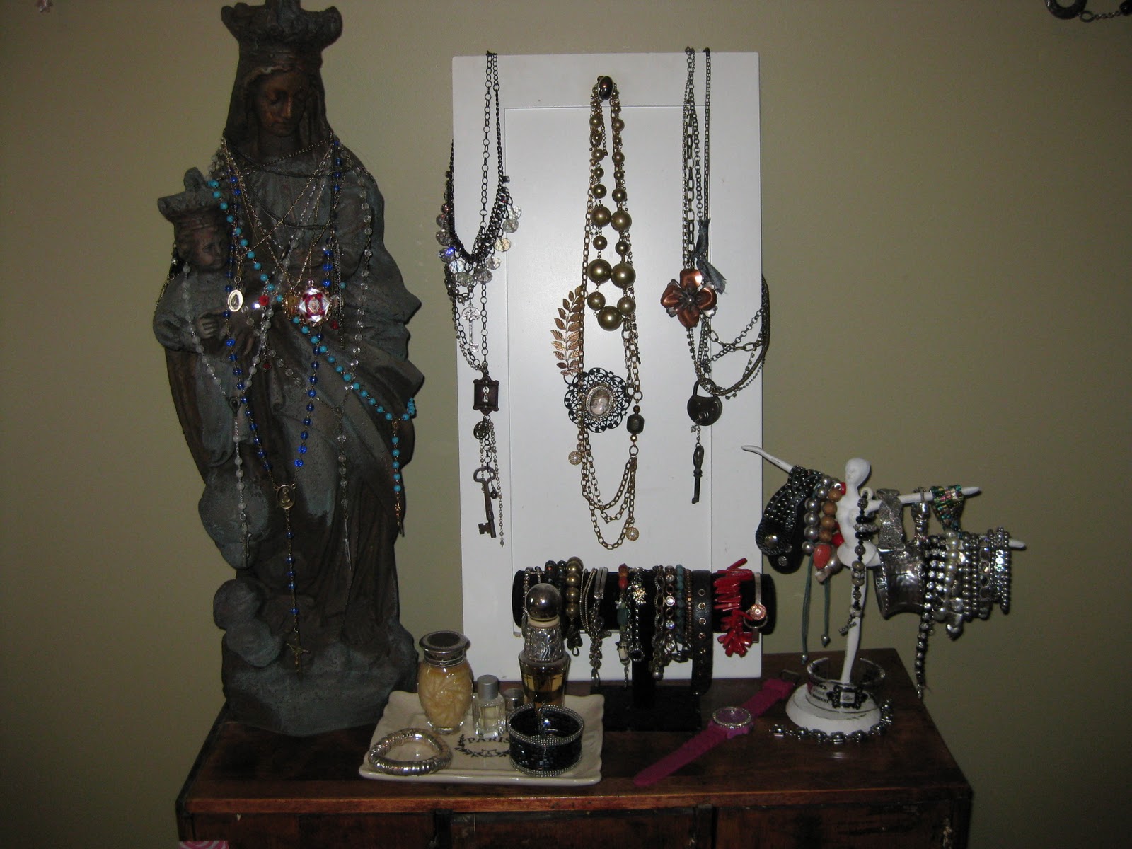 I Made Design Want a new way to display your Jewelry? Jewelry As Art