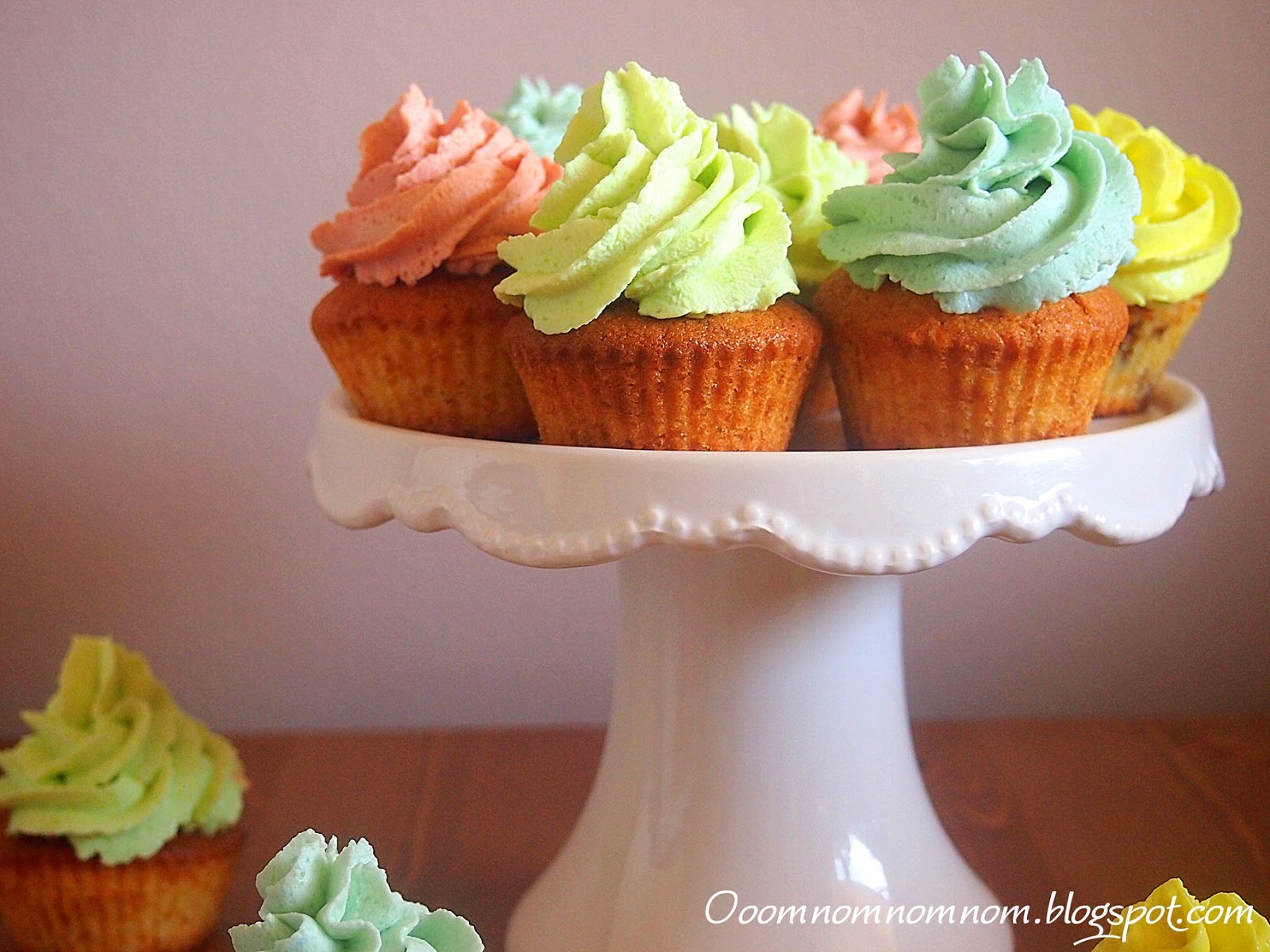 Ooomnomnomnom ! Kolorowy krem do cupcakes z serka mascarpone