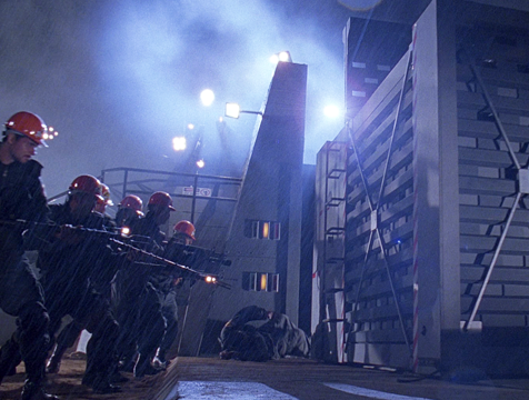 Los trabajadores de Jurassic Park intentan salvar a su compañero - Cine de Escritor