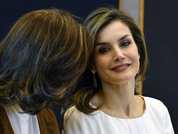 Queen letizia wore Hugo Boss Marala Patterned Pencil Skirt and blouse, Carolina Herrera black patent and suede pumps and carried Carolina Herrera black clutch