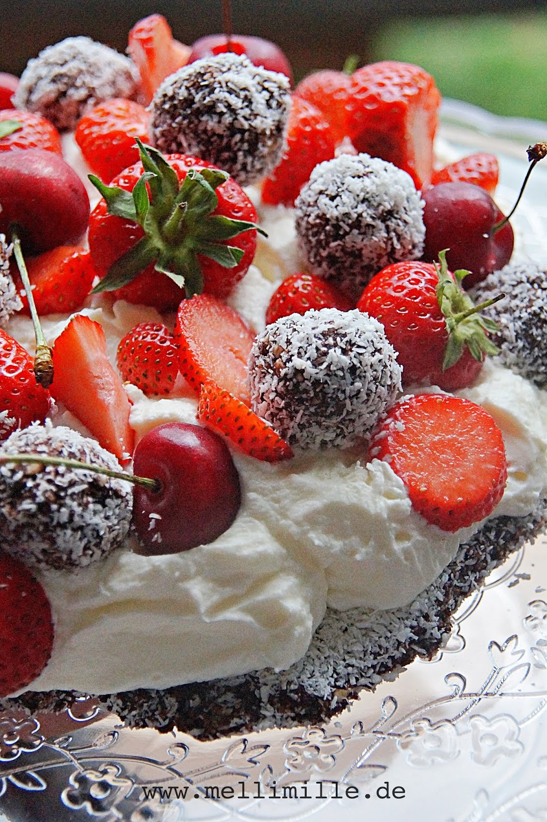 mellimille: Glad Midsommar mit Chokladbollar-Torte, Lachsküchlein ...
