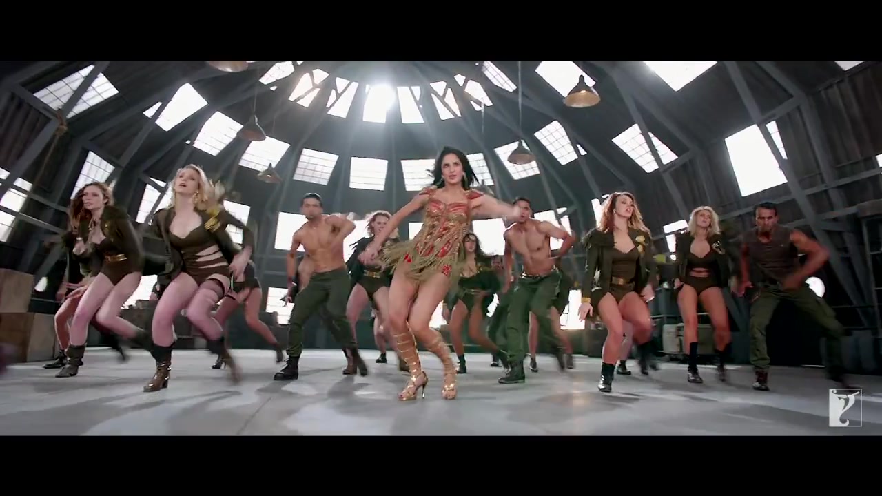 Katrina Kaif Dance HD Stills from Dhoom 3, Katrina Kaif hot thighs