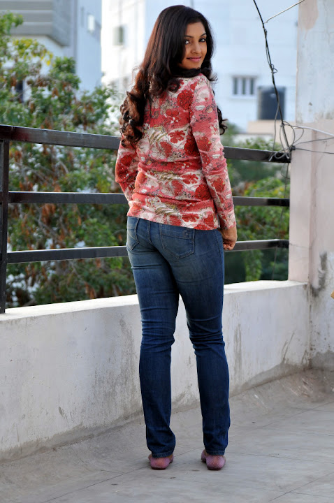 actress abhirami in jeans sanchita padukone photo gallery south indian actress actress abhirami in jeans sanchita padukone photo gallery south indian actress