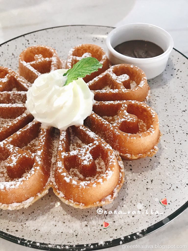 Cafe Hopping in Ipoh 2 MarketPlace Waffle Bar & Cafe Review