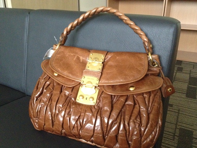 Where bag lovers meet ..AUTHENTIC designer bags for sale and rent: August 2012