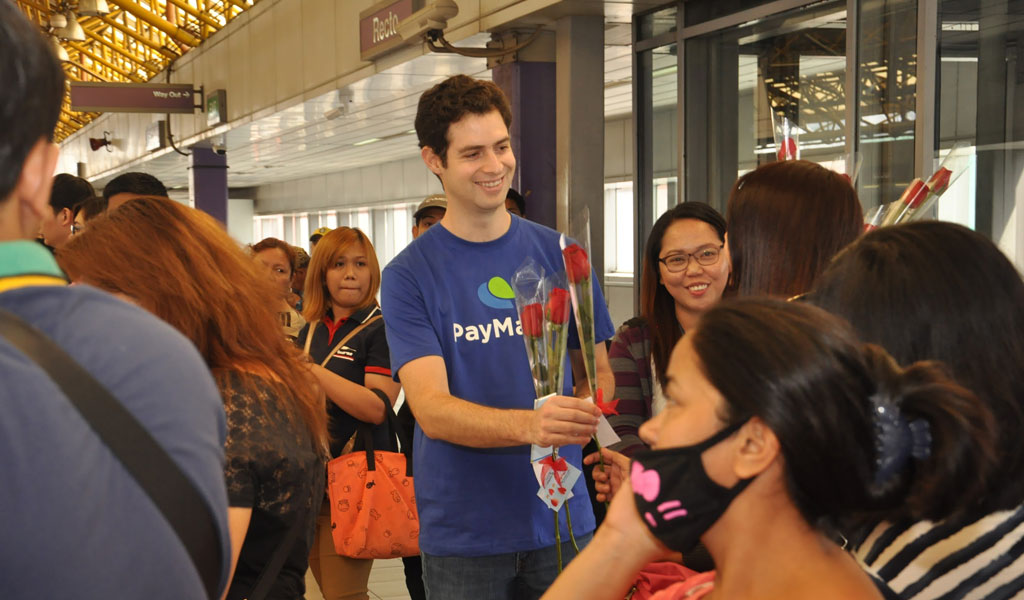 Paymaya suprises LRT commuters this Valentines Day