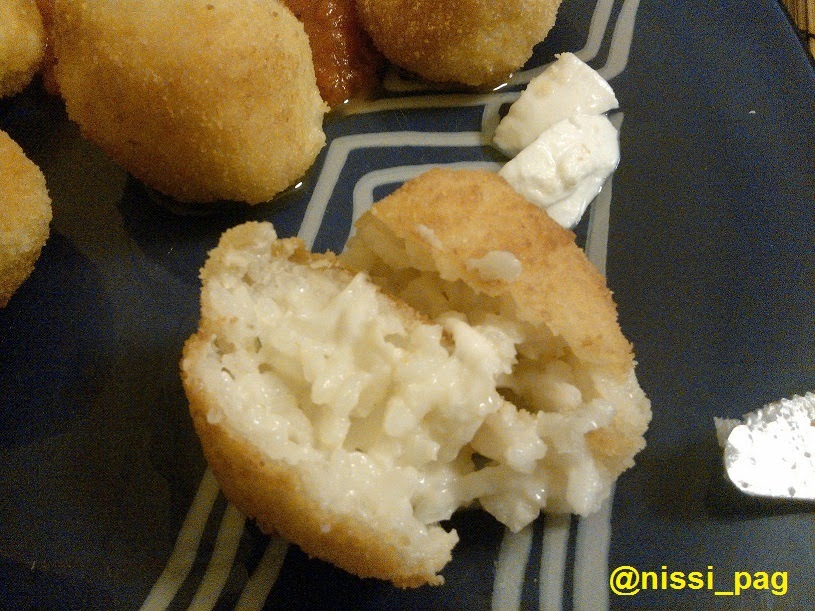 Detalle de una croqueta de arroz