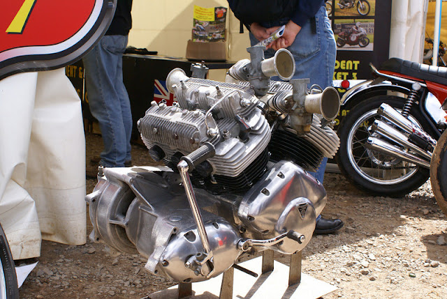 V6-Triumph-Motorcycle-engine-1500cc-Prototype-www.hydro-carbons.blogspot.com-vintage-motorcycles-rare-motorcycles-gearbox-kick-starter