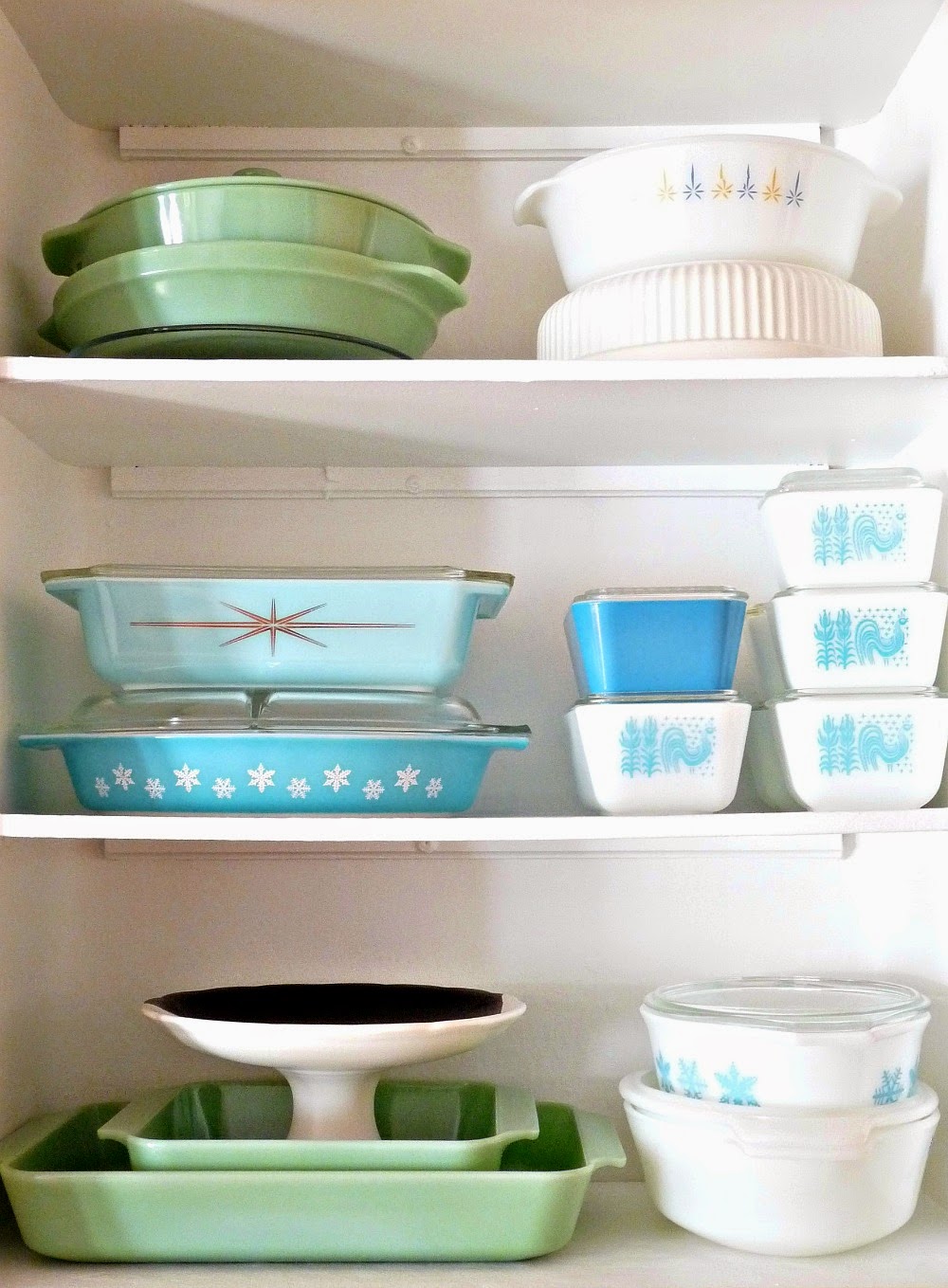 Small turquoise Pyrex and Jadeite collection Small turquoise Pyrex and Jadeite collection