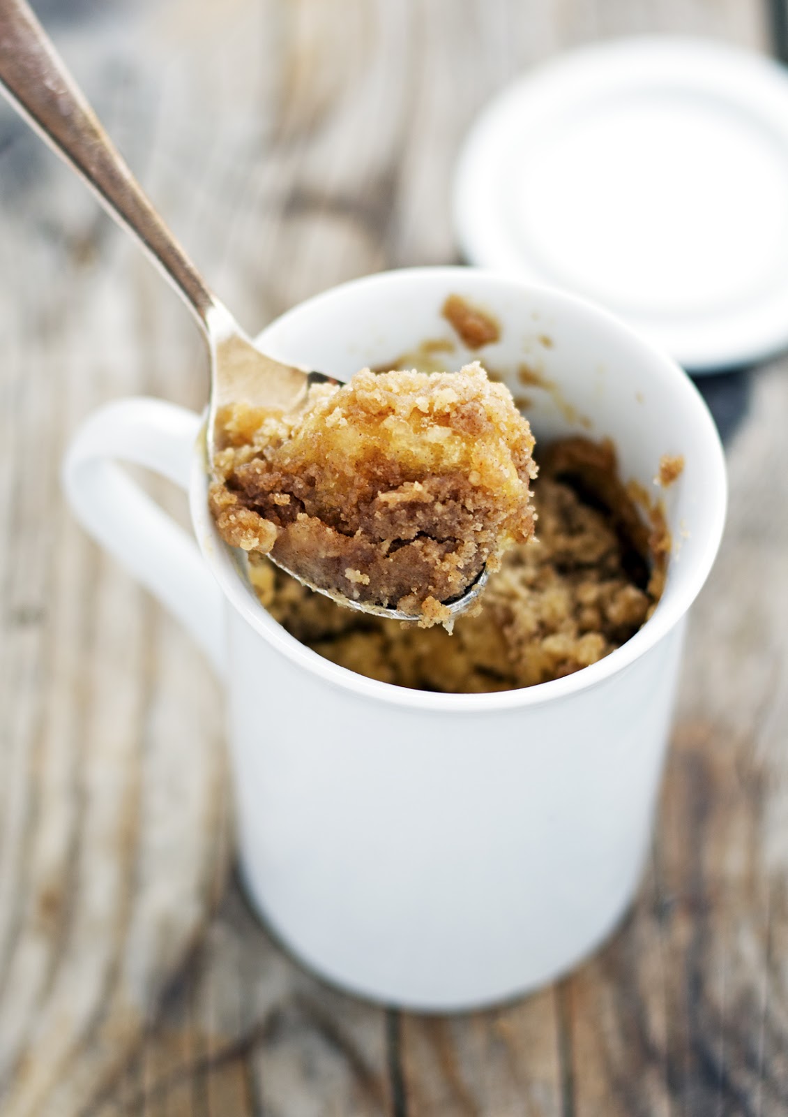 (5Minute) Cinnamon Streusel Coffeecake in a Mug The Iron You