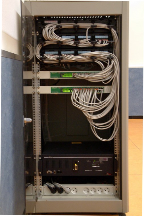 REDES INFORMÁTICAS Y SOFTWARE LIBRE QUÉ ES UN RACK?