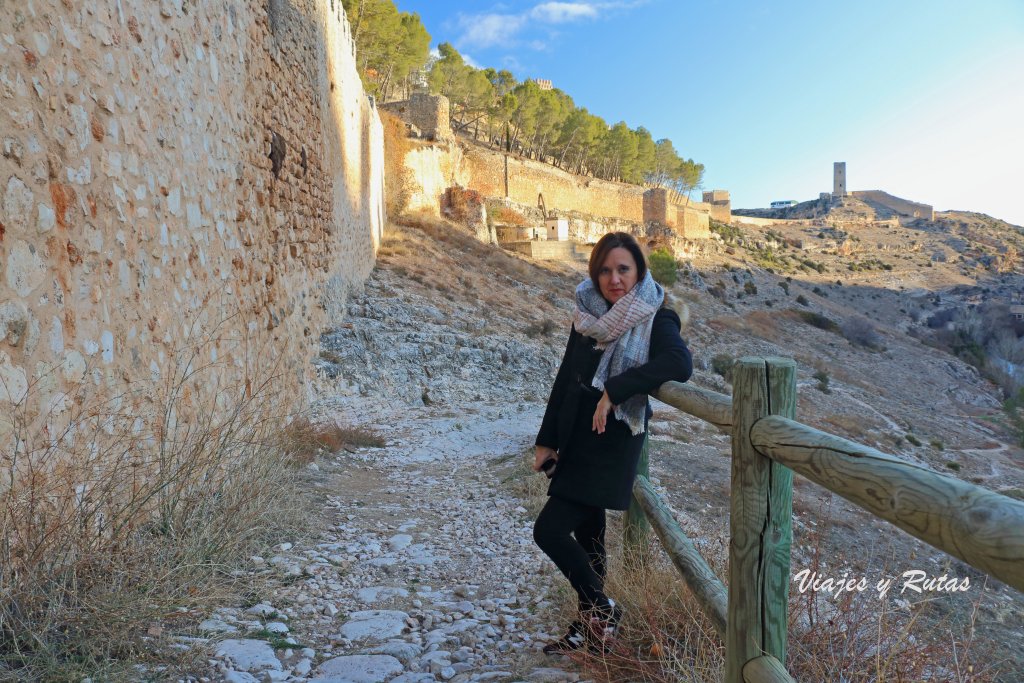 Vistas de la muralla y Torres de Alarcón