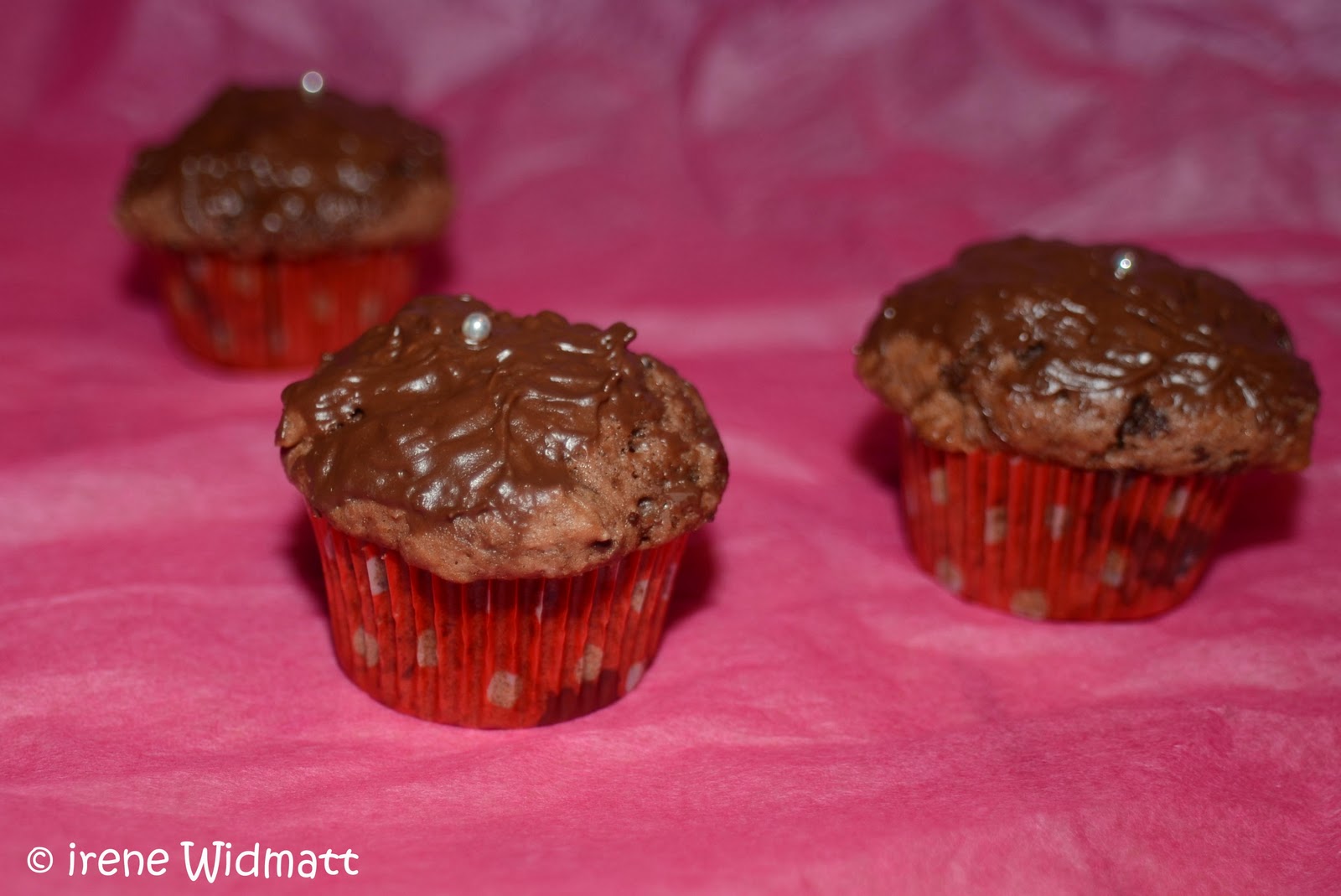 Widmatt: Mini Schokoladen Muffin mit Kirschen