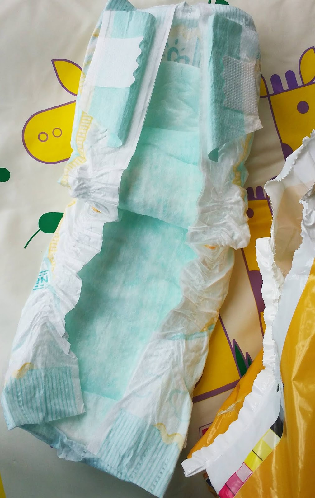 Pampers New Baby Diapers for New Born ll Review