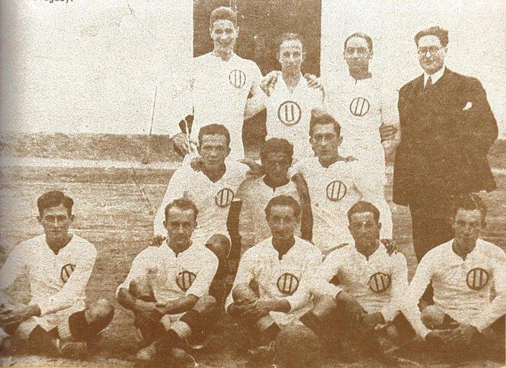 Los Bastonazos El primer clásico de