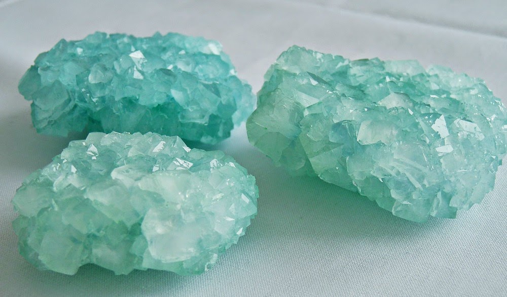 Different ways to grow crystals Crystals come in all different shapes and sizes. The purest and cleanest crystals, however, are usually also the ones that grow to be the largest in size. In this activity you'll compare the size and shape of crystals grown in different temperatures.