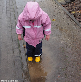 Kleinkind Regenausrüstung, Regenwetter: Regenjacke, Gummistiefel, Matschhose Die besten Mama-Hacks für die erste Kita- und Kindergartenzeit