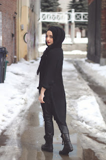 Sepatu boot kuit untuk cewek cantik dan manis hijab manis dan  gaun dan gamis hitam untuk kamu yang suka petualangan.