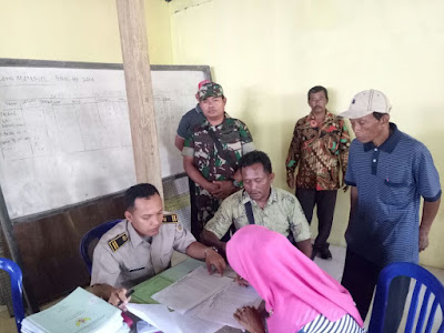 SERKA WARSONO HADIRI PEMBAGIAN SERTIFIKAT