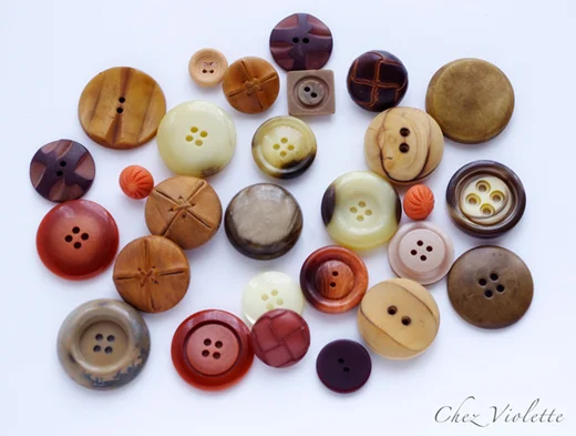 vintage buttons wood - A collection of vintage button by Chez Violette