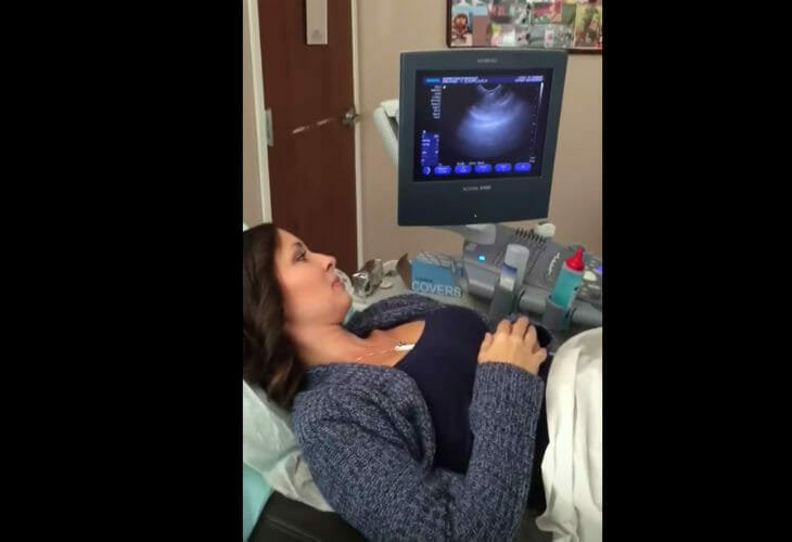 A pregnant mother does not believe her eyes when she sees the ultrasound
