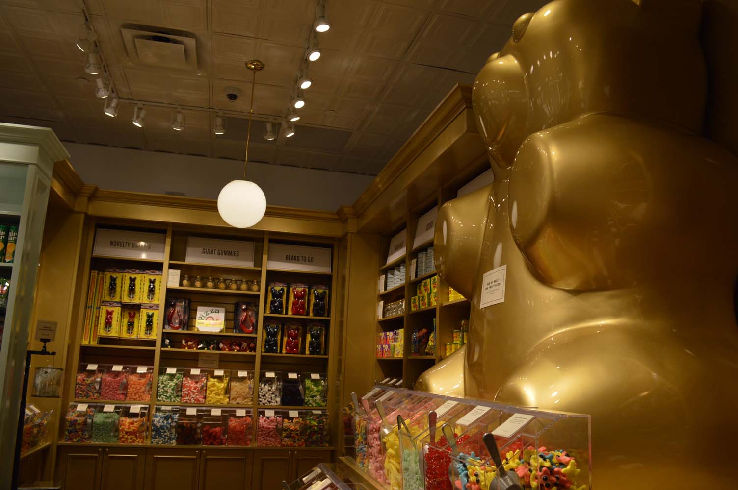 Venture Into a World of Candy at Lolli and Pops! EAT WITH HOP!