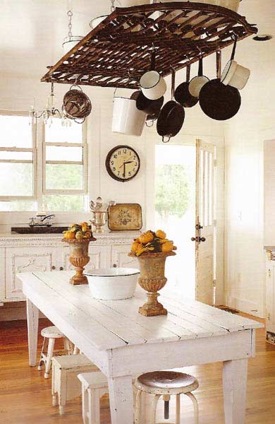 Nothing says farmhouse quite like a hanging pots and pans rack above a farmhouse dining room table