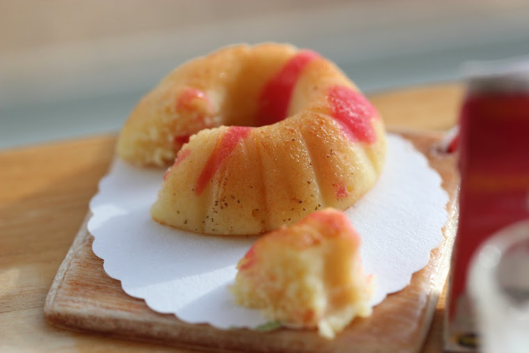 Vanilla bundt with strawberry twist