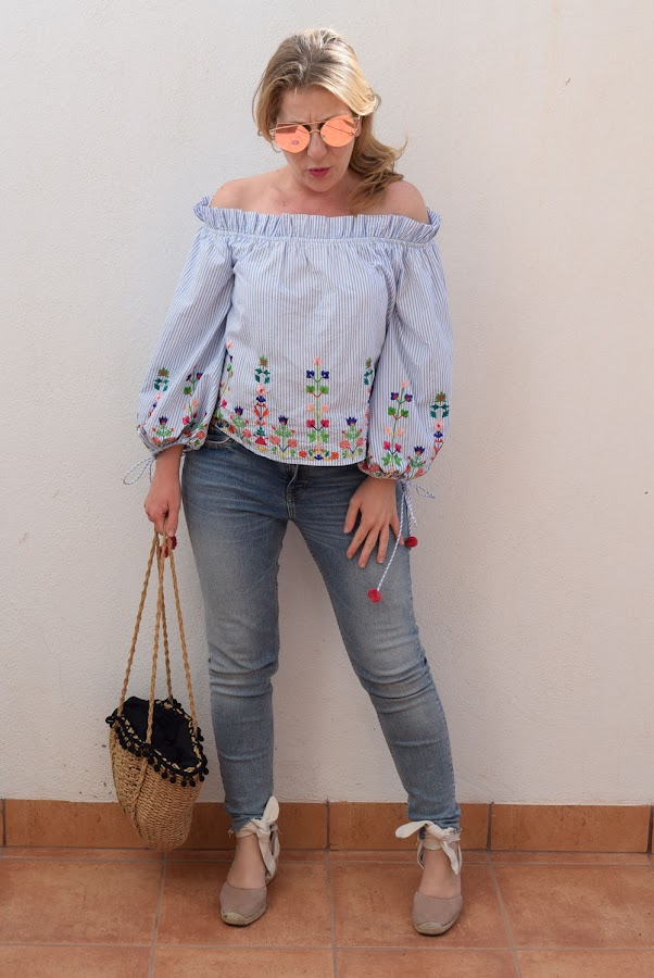 vaqueros_homros_aire_out_shoulders