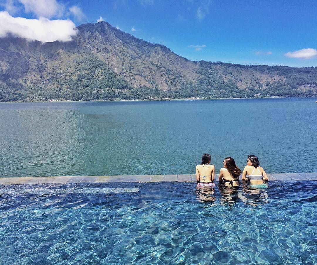 Toya Devasya Bali, Berenang Air Panas dengan Pemandangan