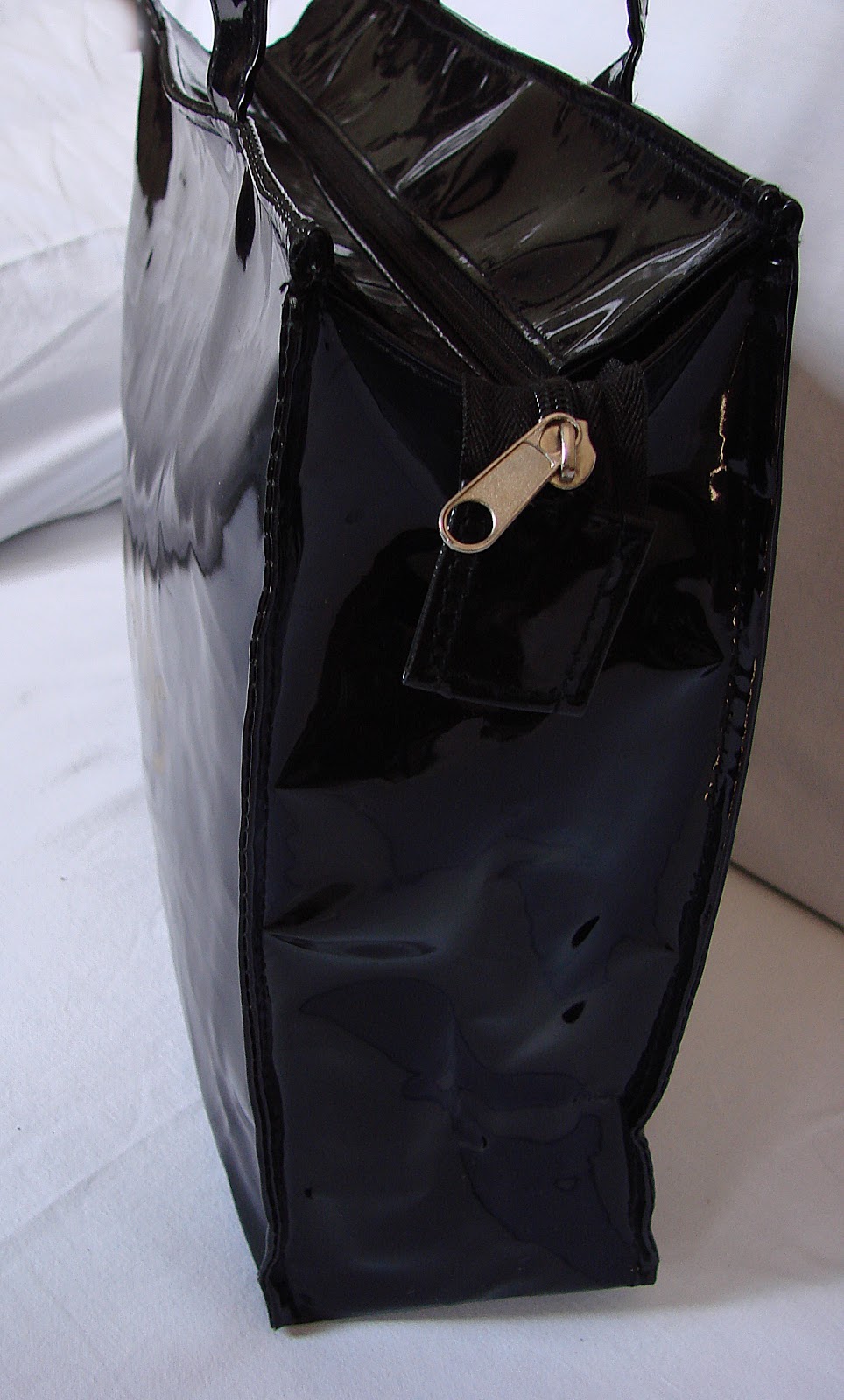 DULCEKAPPAVINTAGE: CLASSICA BORSA DI HARRODS NERA LUCIDA SCRITTA ORO