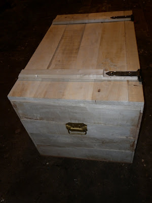 RUSTICO PATAGONICO: COFRES Y CAJONES