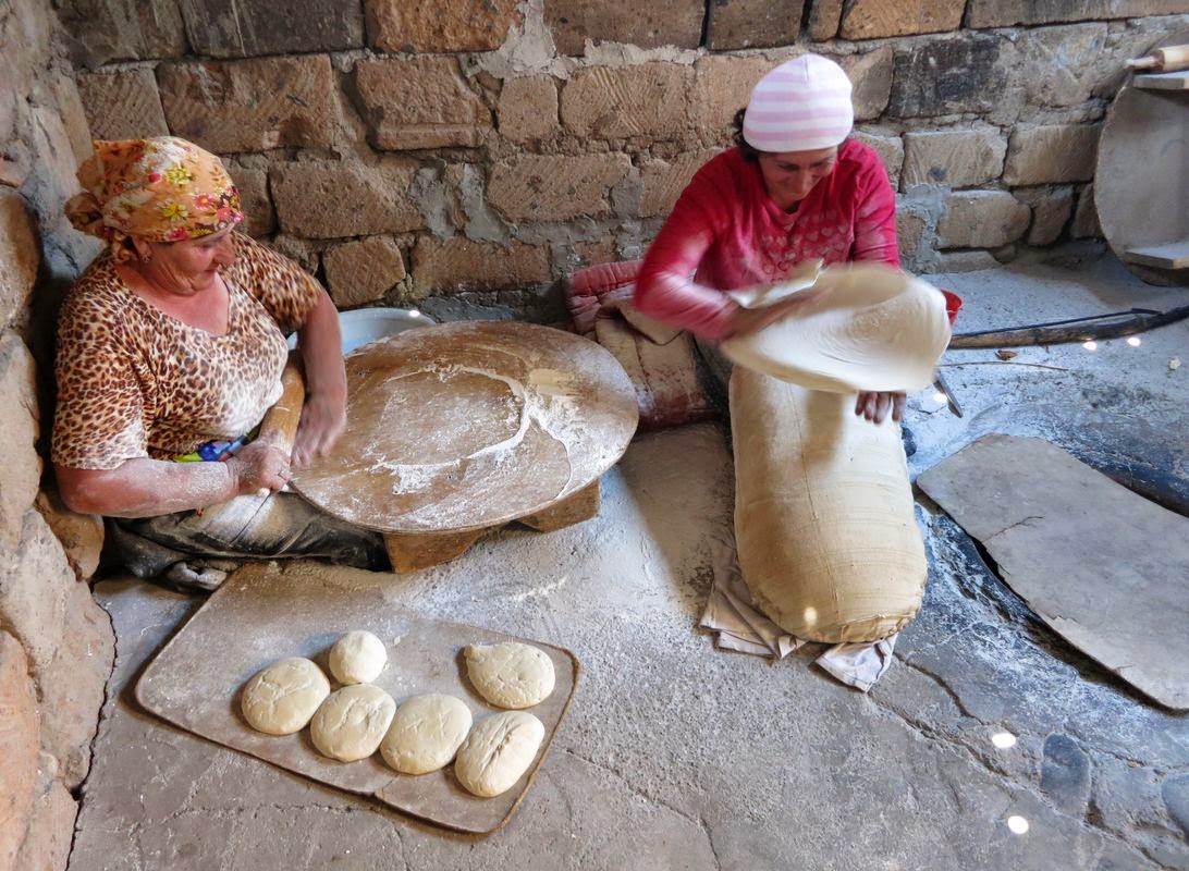 Как пекут хлеб в Армении