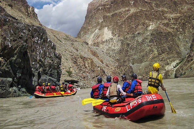  White Water Rafting in Indus to enjoy and experience the natural beauty of the spectacular landscape