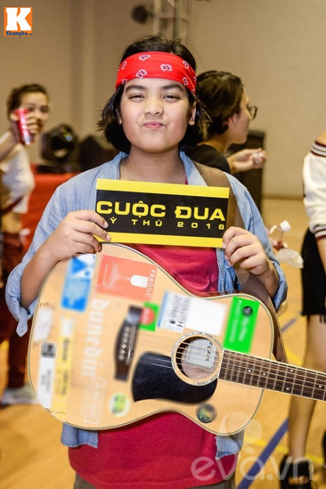 Huong Giang Idol vang mat, Tien Dat choi troi voi 