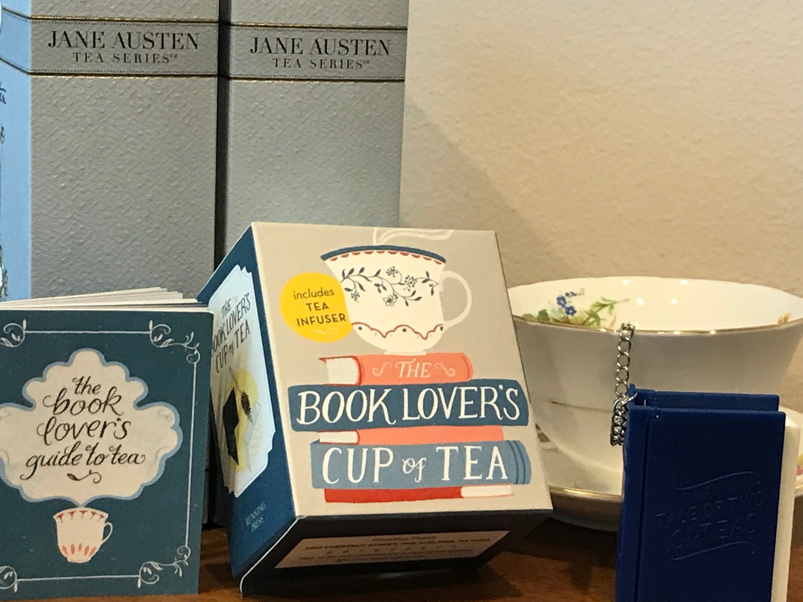 The Book Lover's Cup of Tea: Includes Tea Infuser (RP Minis