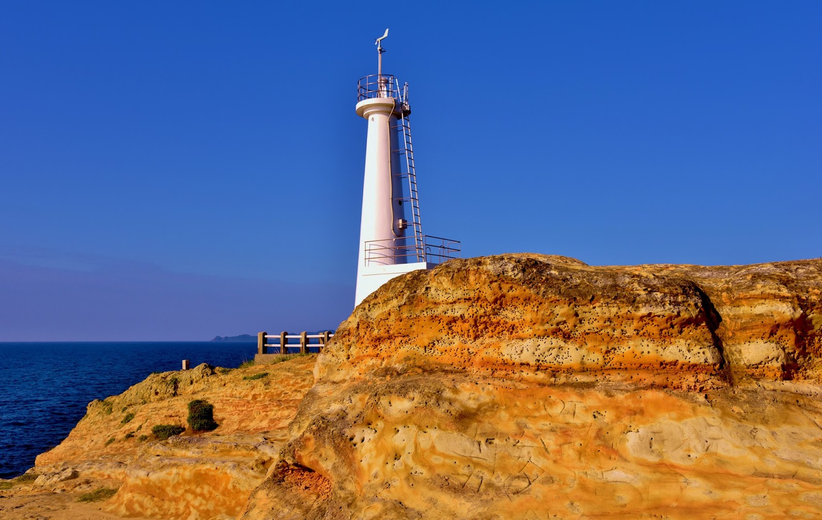 和の花だより 晩夏の波 ２ 若松北海岸 遠見ヶ鼻