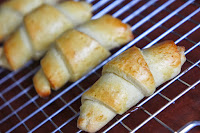 Rezept für glutenfreie Brioche Hörnchen. http://www.gluten-frei.net/2014/01/Rezept-glutenfreie-Hoernchen-Brioche.html
