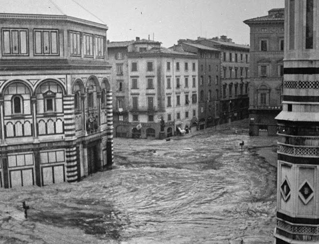 Flooded Piazza Duomo Flooded Piazza Duomo