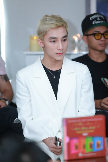 Son Tung dep nhu nam than tai Thu do - Anh 4