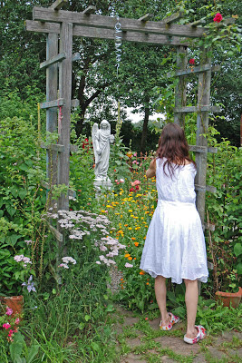 Gartenkunst oder Wege nach Eden: Rosengarten Legau - ein Garten für die