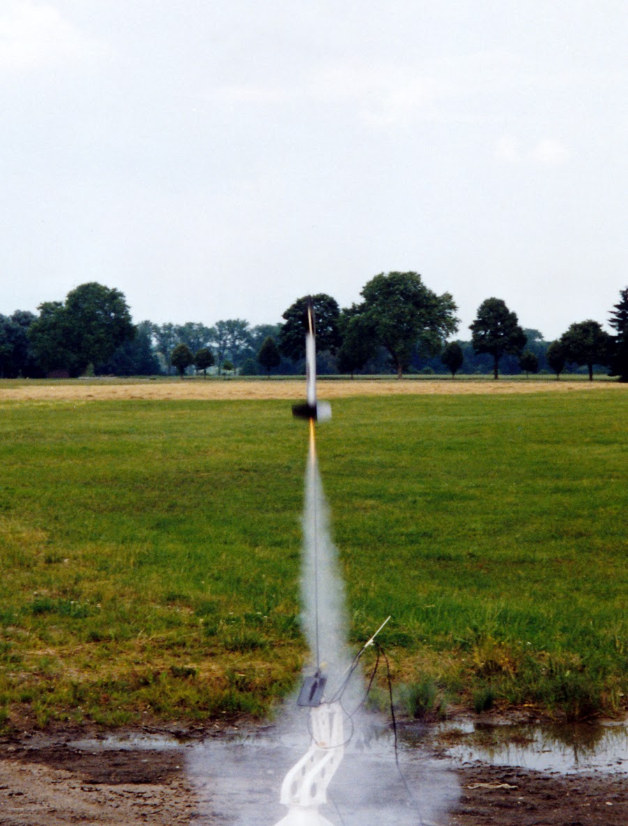 Vintage Rocketry Retrospection: Estes AstroCam 110 Conversion