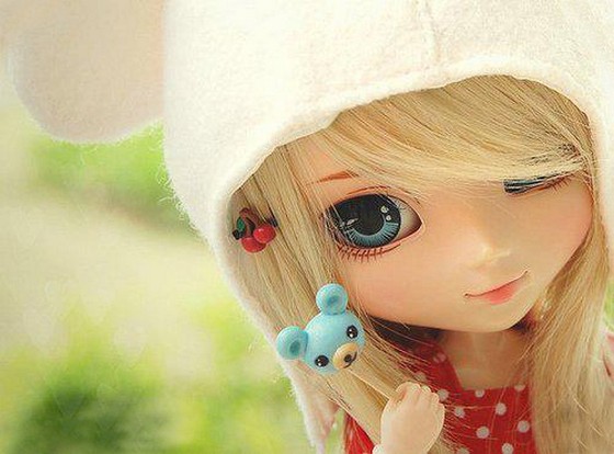 Doll girl cute innocent barbie alone | nineimages
