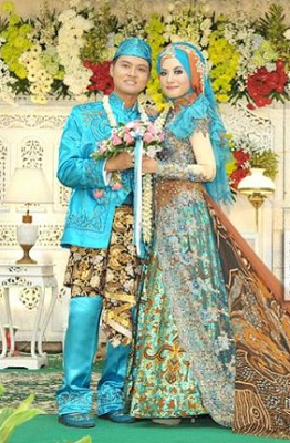 Model Kebaya Modern terbaru Model Kebaya Modern terbaru