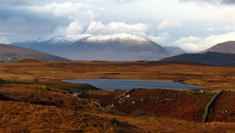 CONNEMARA landscapes, vivid colours and snowy mountain tops © Annie Japaud Photography